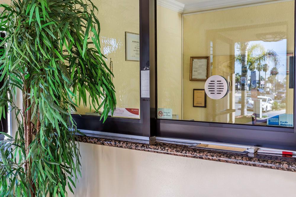 Econo Lodge Long Beach I-405 Екстер'єр фото