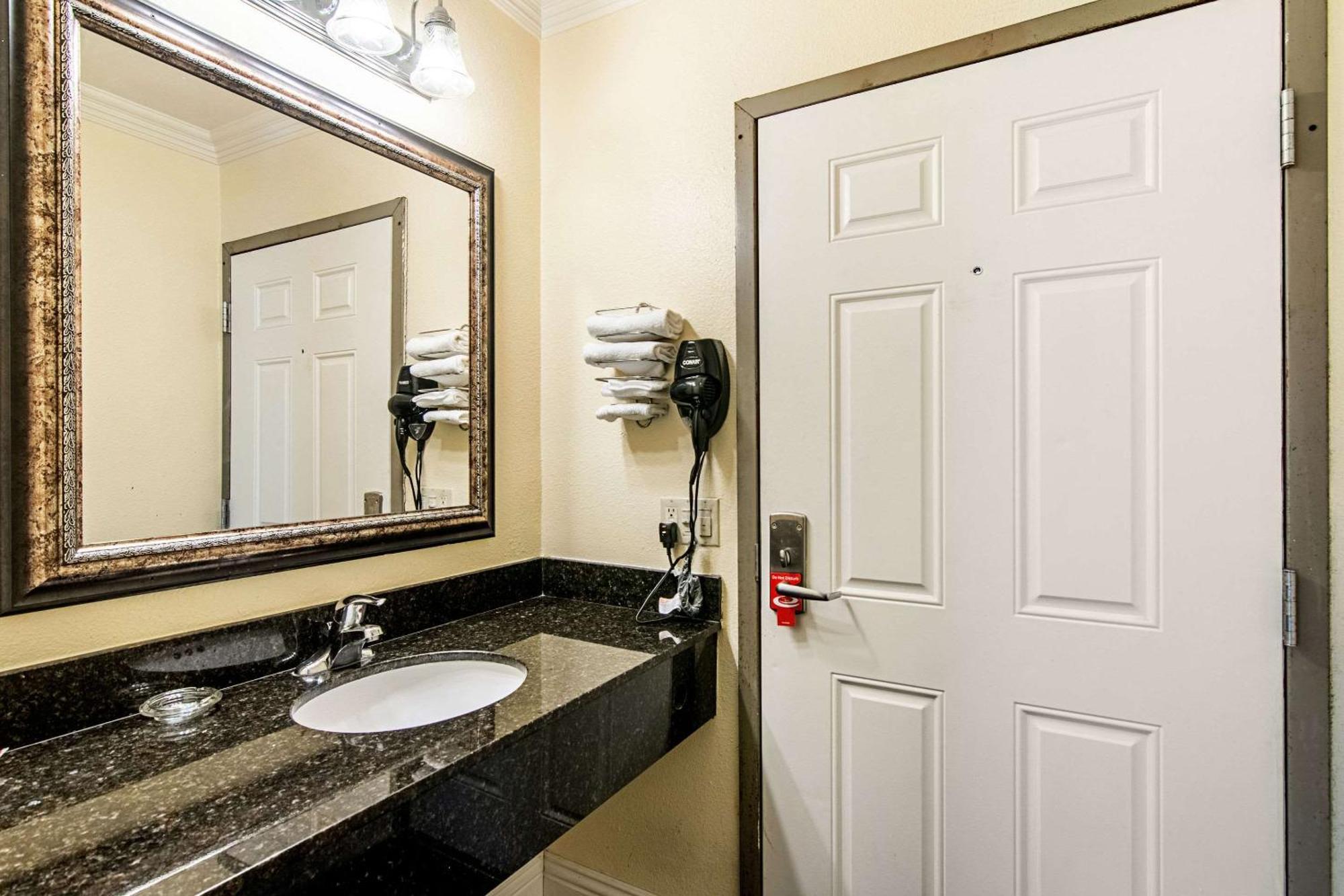 Econo Lodge Long Beach I-405 Екстер'єр фото